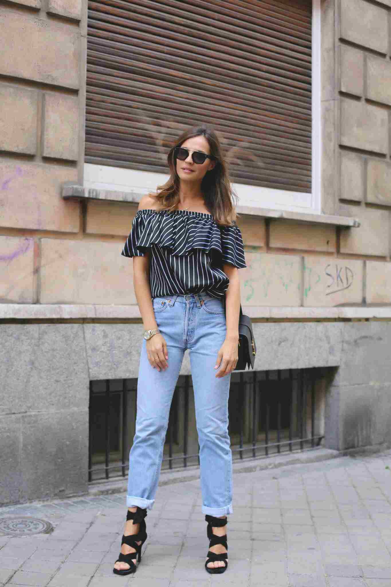 Mamma jeans kombinerar i sommaren top off shoulder modetrender kvinnor