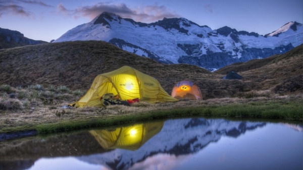 Camping berg väderförhållanden belysning