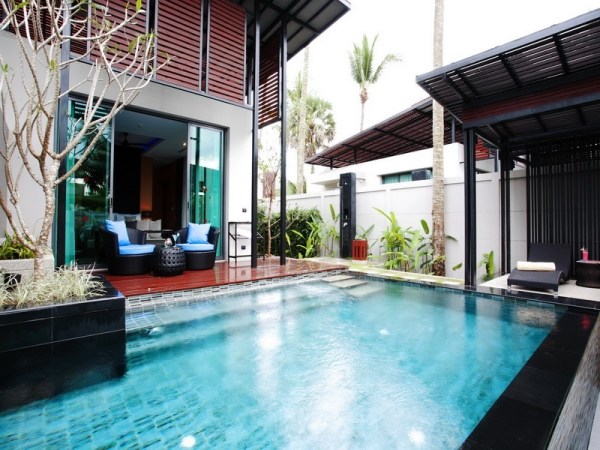 bygg din privata pool bakom huset