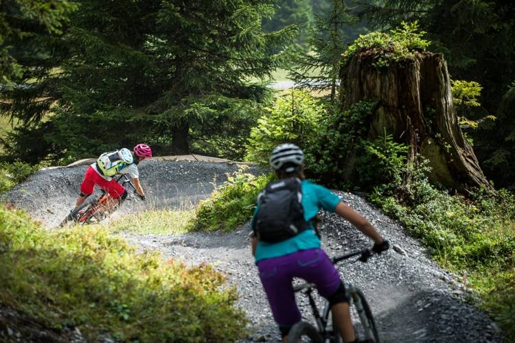 lenzerheide svårighetsgrad hoppar kurvor cykelpark i schweiz