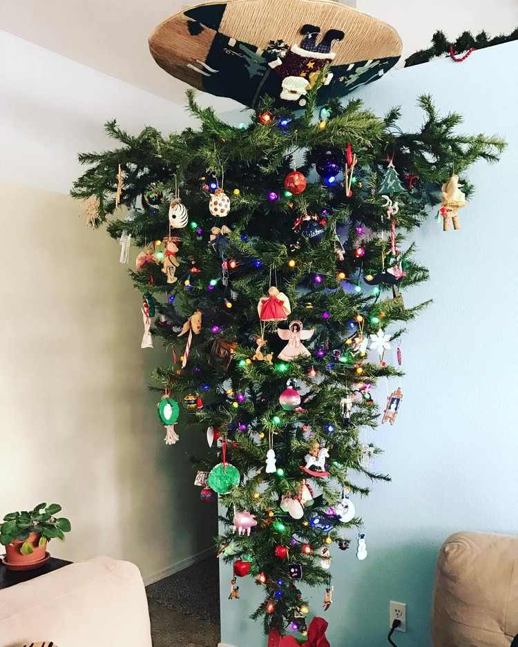 hängande julgran tak festlig dekoration