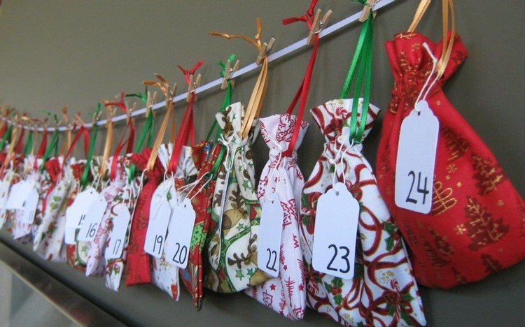 etiketten för adventskalender tygpåse