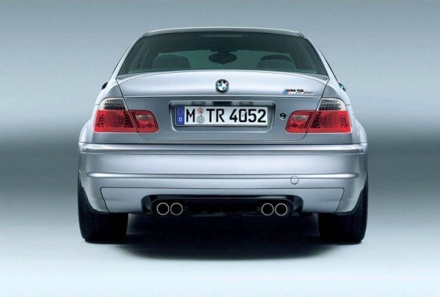 BMW M3 CSL 2004 bak 2