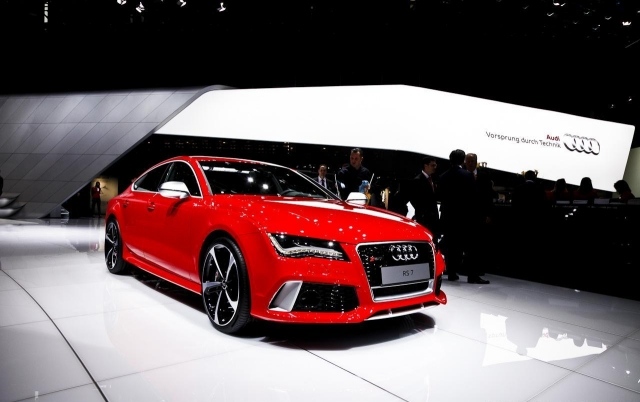 audi-rs7-sportback-sida-bild-röd