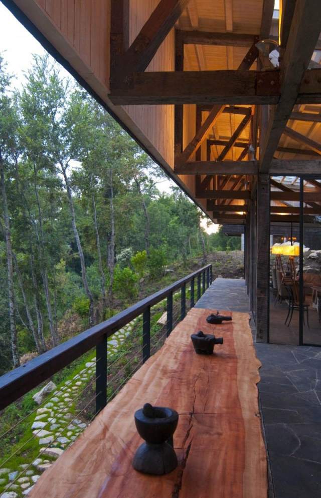 Balkong rustika trägolv element sten design modern