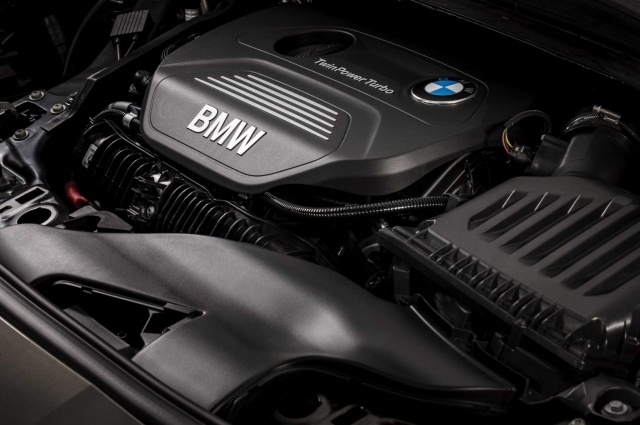 motor-2016-BMW-2-serien-svart-aktiv-tourer