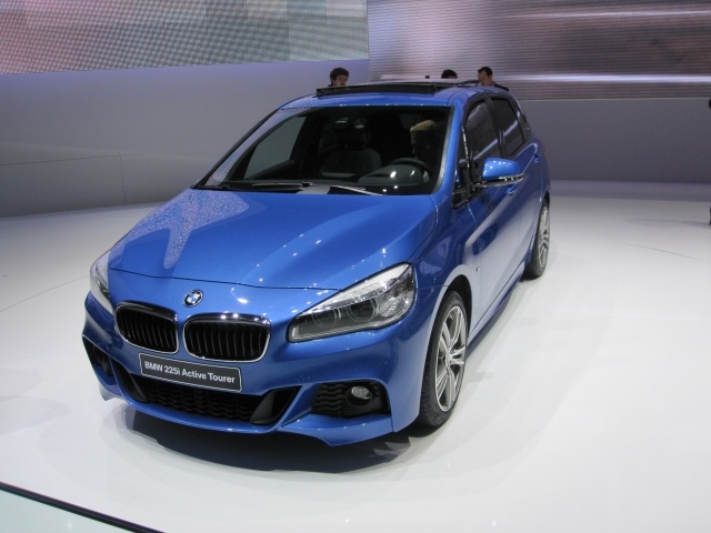 bmw-blue-metallic-2-series-active-tourer