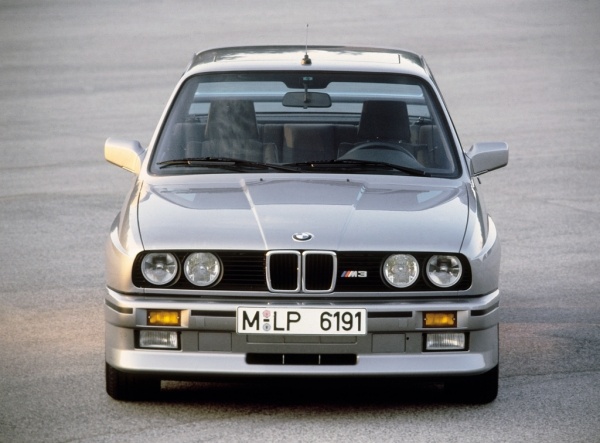Val-av-bil-modellen-BMW-M3-E30