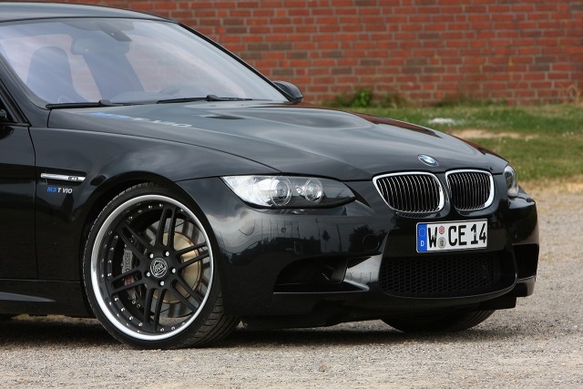 close-photo-front-däck-BMW-M3