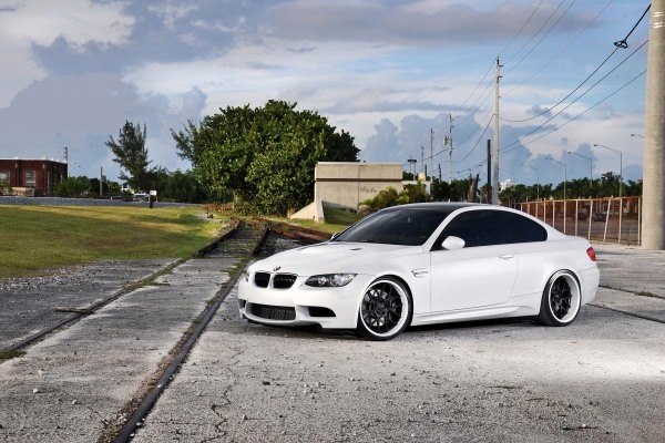 BMW-M3-E92-vit-sida-frontal