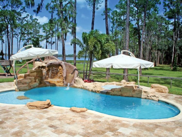 pool-i-trädgården-design-idé-parasoll-bild-sten-dekoration