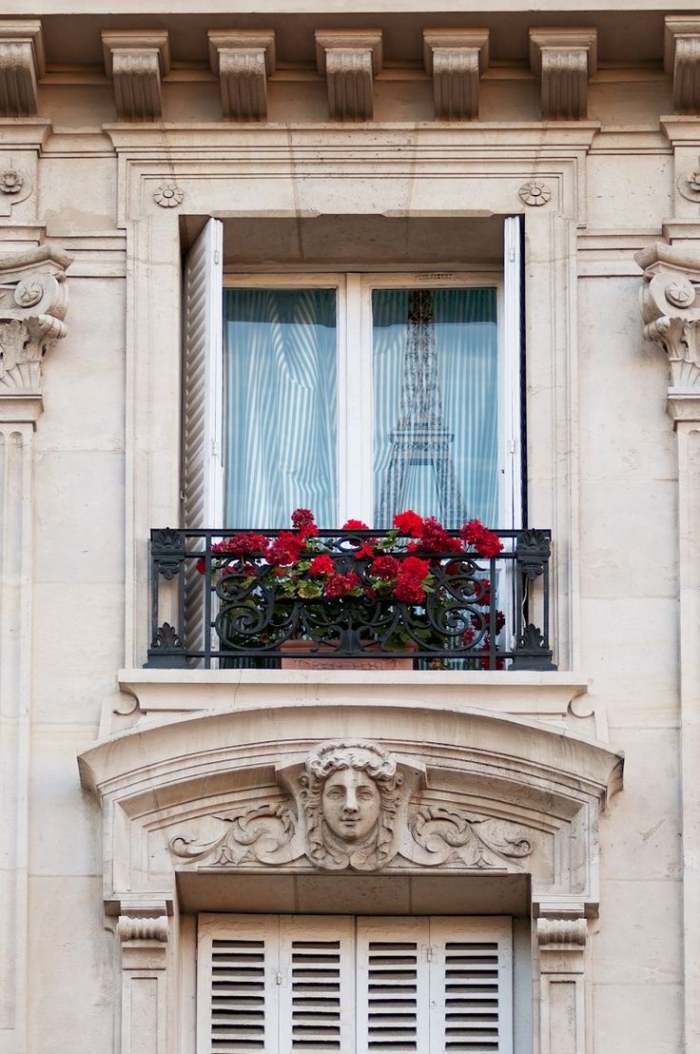 balkong-räcke-med-utsmyckade-element-metall-fransk-balkong