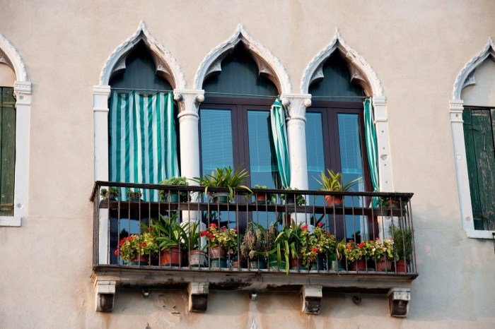 Terrass-räcke-fransk-balkong-säkerhet-atmosfär-stil