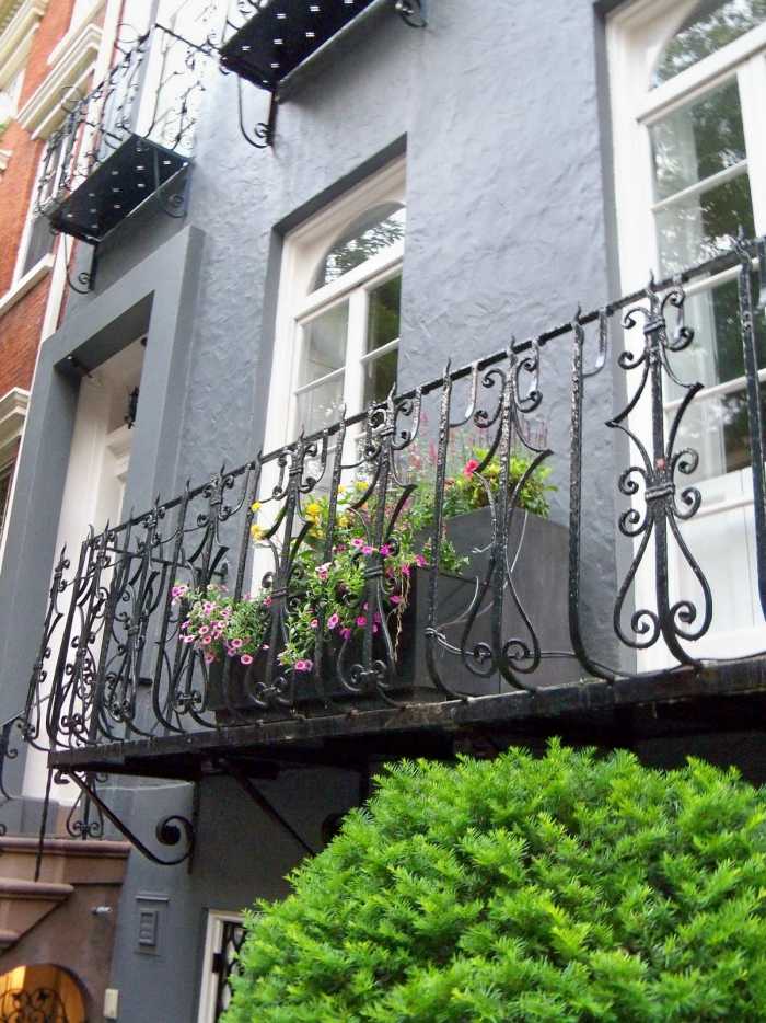 Franska balkonger-fönstergaller-olika-typer-finish-metall