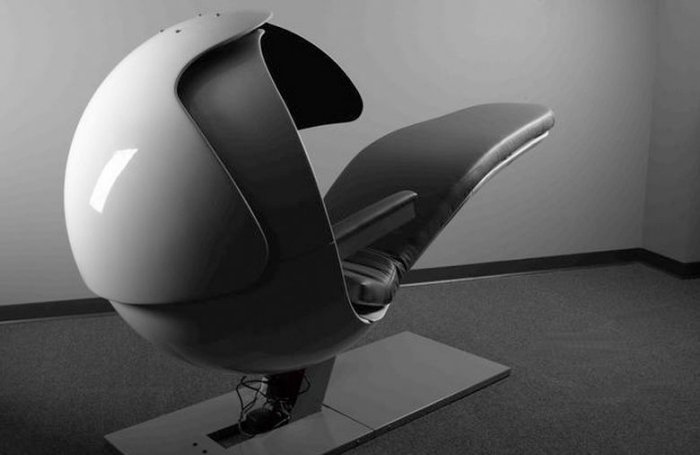 MetroNaps-EnergyPod-lounge-stol-integrerad-högtalare-futuristisk form