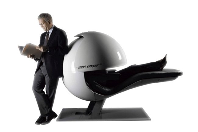 Den-futuristiska-designer-fåtöljen-MetroNaps-EnergyPod-ergonomisk