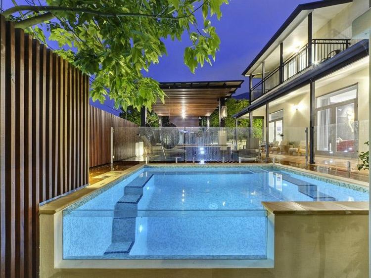 modern pool design glasvägg