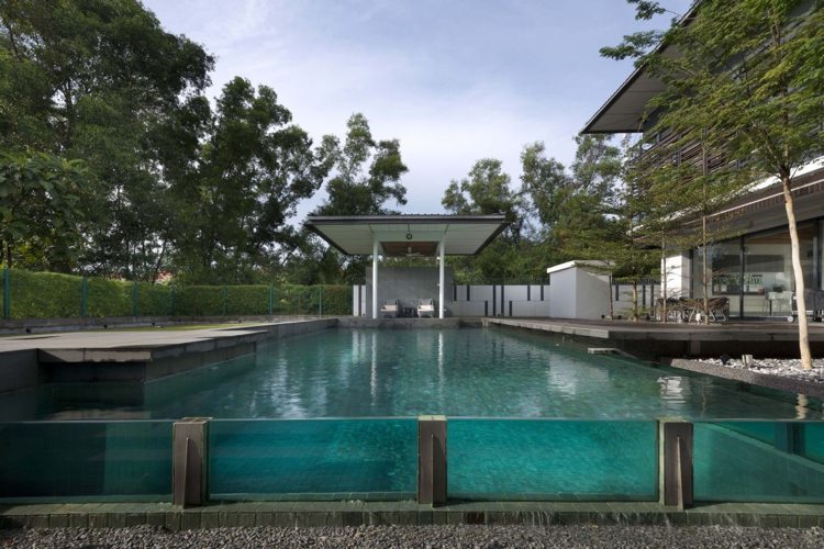 Glasväggig pool i japansk stil Zeta House