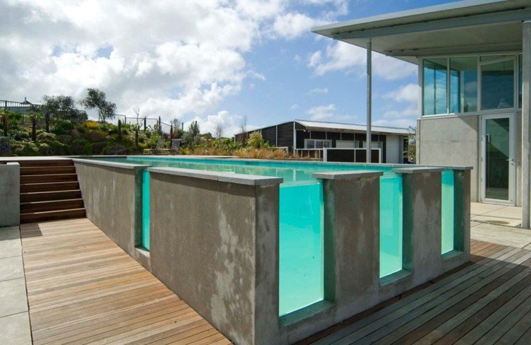 Simbassäng betongglas kombination kontrast trä terrass