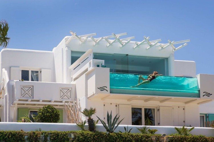 Glas pool balkong vit fasad Hotel Mykonos