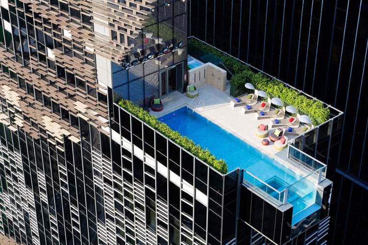 Aedas Hotel takterrass pool med glasvägg