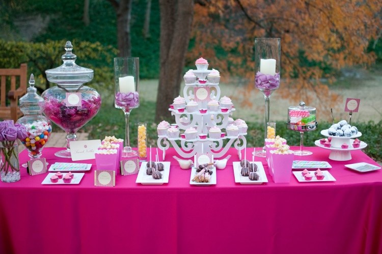 bröllopstrend 2015 söt-buffé-bröllopsfritt-violett-vitt