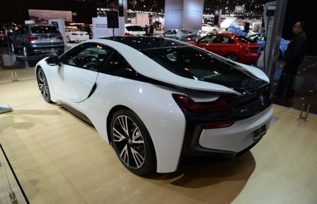 BMW i8 vänster sida ny modell