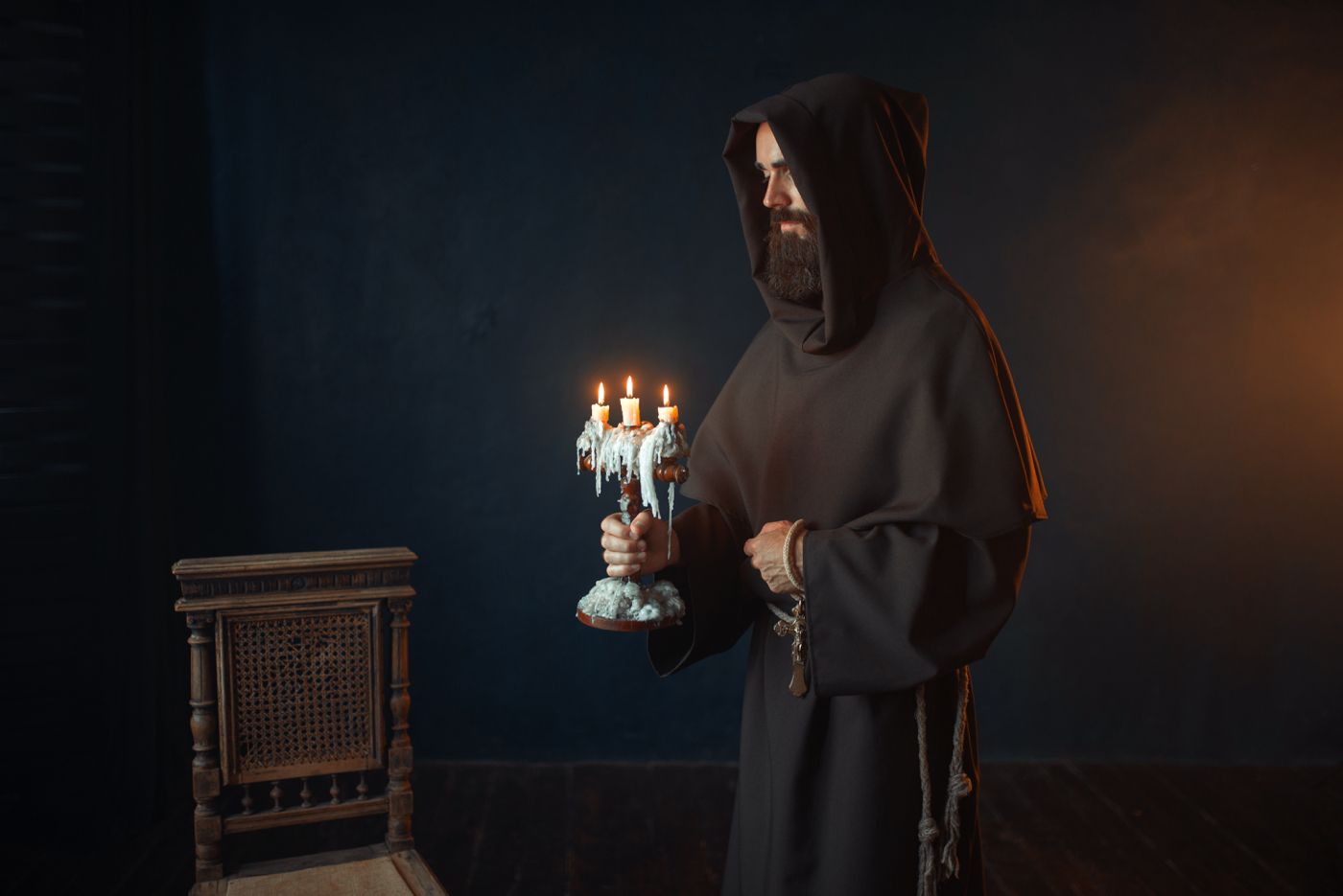 Hoodie Tröja med huva skapades av kåpan - standarduniformen för munkar i kloster av den kristna tron