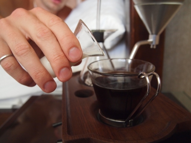 Kaffemaskin-Sovrum-Barisieur-Design-Joshua-Renouf