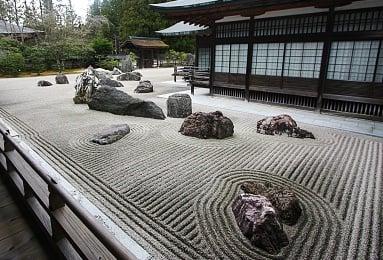 inslag i japansk trädgårdskonstmeditation