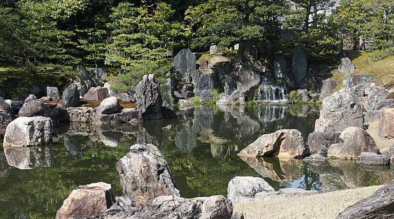 inslag av japanska trädgårdsarbete naturstenar