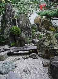inslag av japansk trädgårdskonstrock
