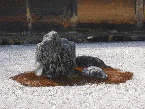 inslag av japansk trädgårdsskötsel torr sten