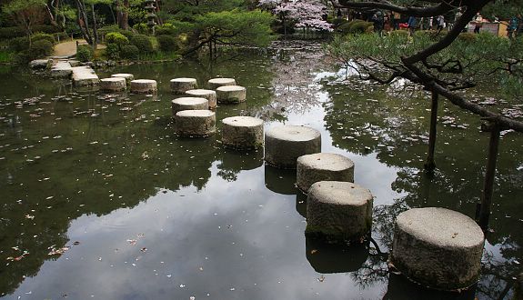element av japanska trädgårdsarbete sten trappor