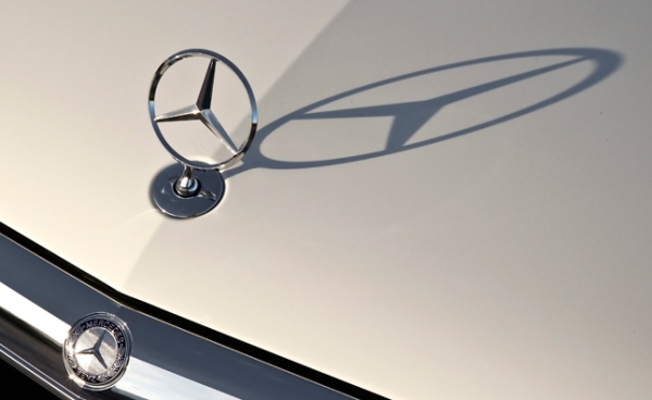 Mercedes- Benz- GLK- 2016- emblem-vit