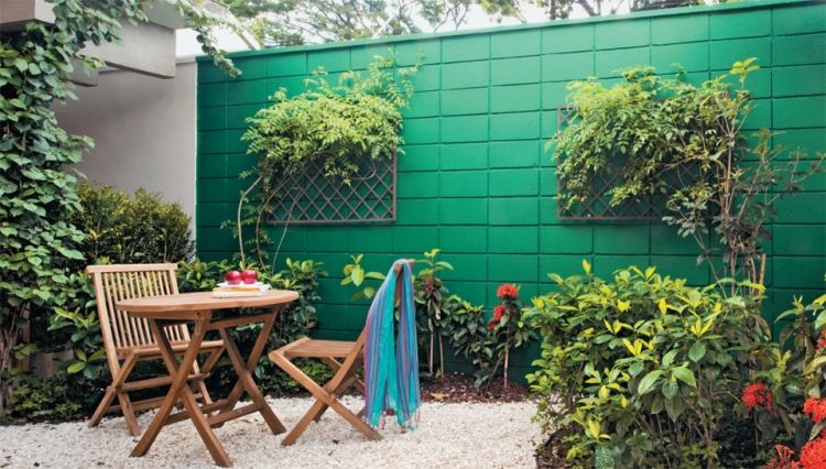 trädgård-vägg-målade-gröna-växter-spaljé
