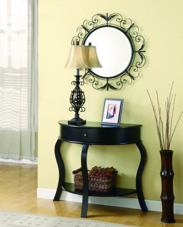 modern spegel i hallen svart elegant konsol bordslampa