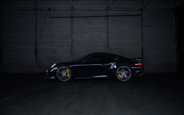 Porsche 911 Turbo 2014 svart nya sidokjolar, förbättring av spoiler