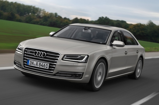 2015-audi-a8-l-strasse-bild-rörelse-grå