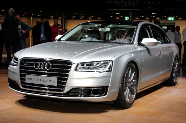 2015-audi-a8l-frontal-trekvartsbild