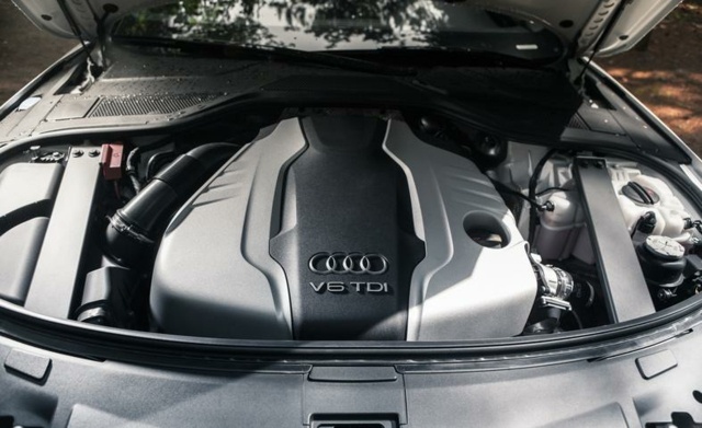 Audi A8I motorbilder accelererar snabbt