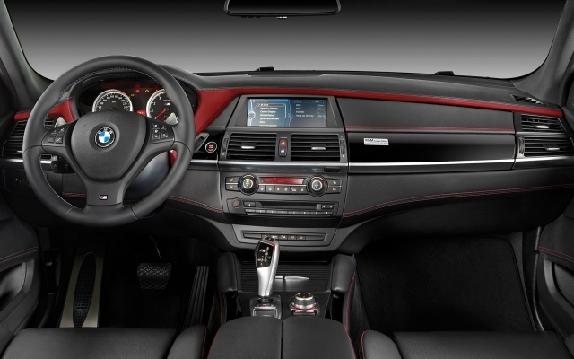 2014 BMW X6 M Design Edition interiör