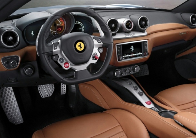 Ferrari 2014 California T tvåsitsiga läderklädda säten inuti