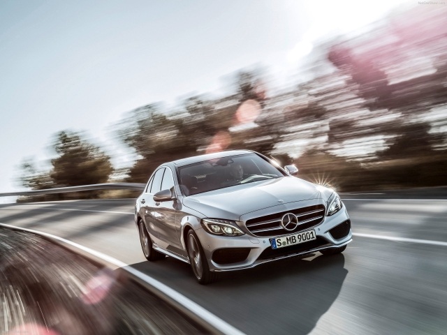 Mercedes C Class 2015 vacker design framför