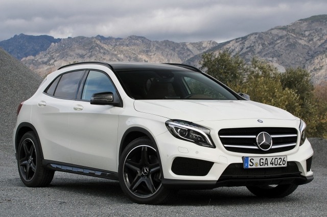 2015-mercedes-benz-gla-weiss-sida