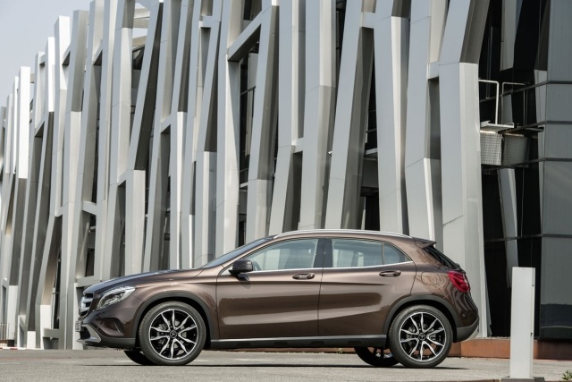 mercedes-gla-2015-GLA-klass-sida