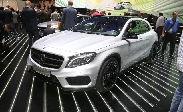 2015-mercedes-gla-vit-framsida