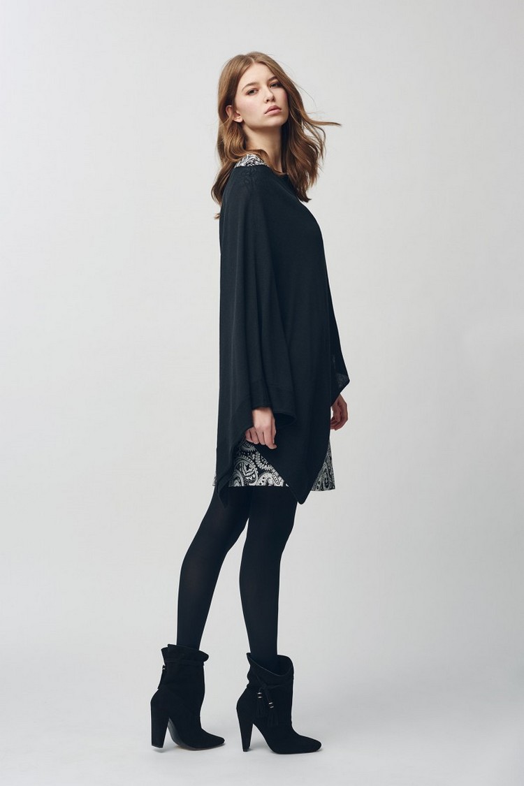 modetrend neo bohemisk paisley-klänning-svart-poncho-fotled-häl