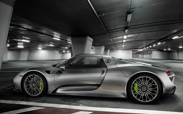 918 Spyder 2015 vänster sida2