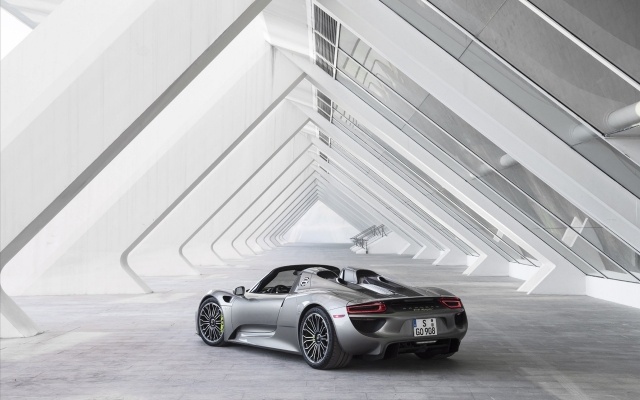 918 Spyder 2015 bak 1